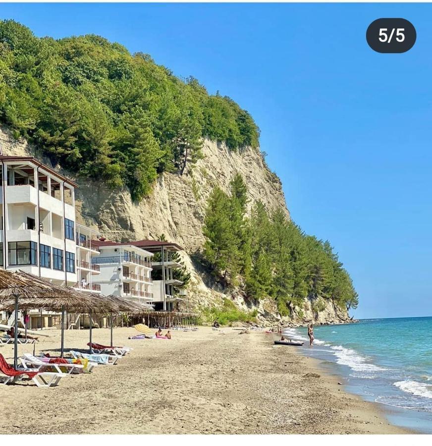 Zolotaya Buhta 10 Hotel Pizunda Exterior photo